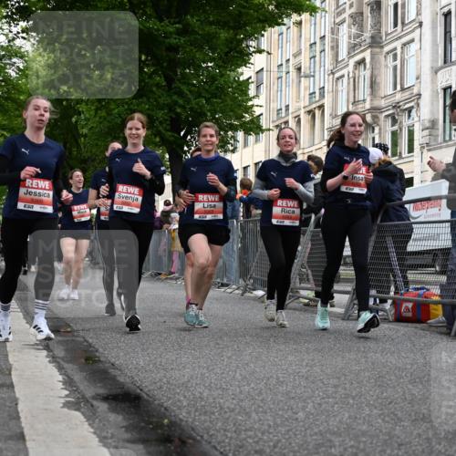 14.06.2026 - REWE Women's Run J. Mangold http://msf.ph/oto/9759434 14.06.2026 11:01:30 Ziel 5022, 5052, 5053, 5056, 5059, 5092, 5110, 5112, 5330, 5360, 5445, 5720, 5721, 5921, 6045 meine-sportfotos.de