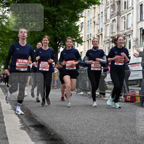 14.06.2026 - REWE Women's Run J. Mangold http://msf.ph/oto/9759435 14.06.2026 11:01:30 Ziel 5022, 5052, 5053, 5056, 5059, 5092, 5110, 5112, 5330, 5360, 5445, 5720, 5721, 5921, 6045 meine-sportfotos.de