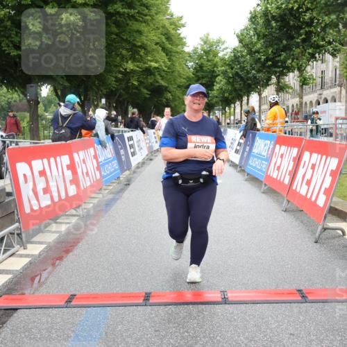14.06.2026 - REWE Women's Run Strokosch-Dieckow http://msf.ph/oto/9759439 14.06.2026 11:19:09 Ziel 5550 meine-sportfotos.de