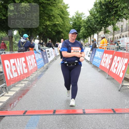 14.06.2026 - REWE Women's Run Strokosch-Dieckow http://msf.ph/oto/9759447 14.06.2026 11:19:09 Ziel 5550 meine-sportfotos.de