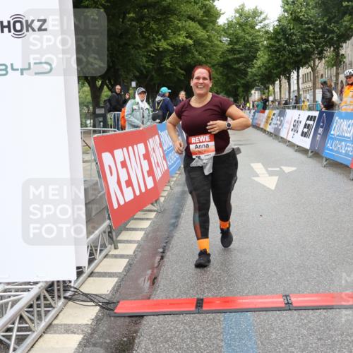 14.06.2026 - REWE Women's Run Strokosch-Dieckow http://msf.ph/oto/9759455 14.06.2026 11:18:05 Ziel 5577 meine-sportfotos.de
