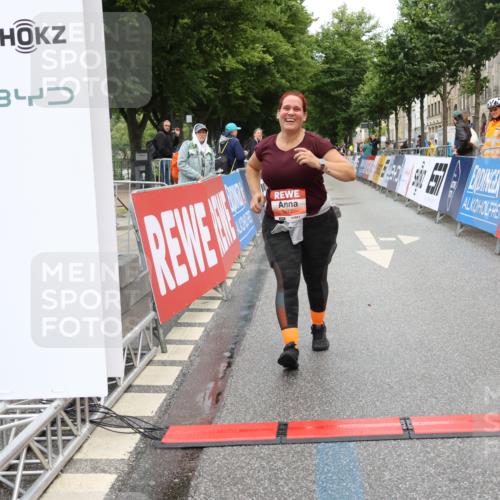 14.06.2026 - REWE Women's Run Strokosch-Dieckow http://msf.ph/oto/9759463 14.06.2026 11:18:05 Ziel 5577 meine-sportfotos.de