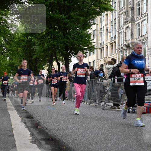 14.06.2026 - REWE Women's Run J. Mangold http://msf.ph/oto/9759467 14.06.2026 11:01:35 Ziel 5022, 5052, 5053, 5056, 5059, 5092, 5141, 5160, 5213, 5241, 5360, 5520, 5586, 5641, 5659, 5720, 5721, 5776, 5917, 5921 meine-sportfotos.de