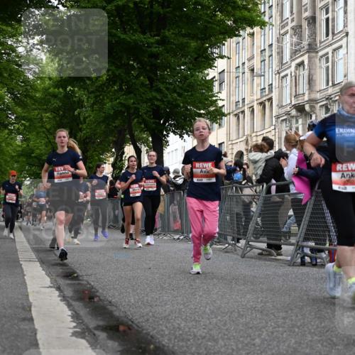 14.06.2026 - REWE Women's Run J. Mangold http://msf.ph/oto/9759470 14.06.2026 11:01:35 Ziel 5022, 5052, 5053, 5056, 5059, 5092, 5141, 5160, 5213, 5241, 5360, 5520, 5586, 5641, 5659, 5720, 5721, 5776, 5917, 5921 meine-sportfotos.de