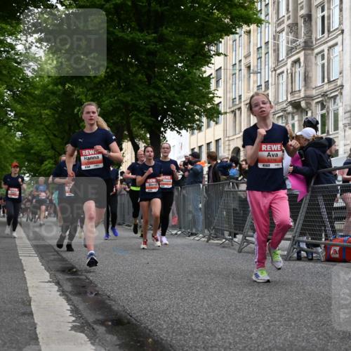 14.06.2026 - REWE Women's Run J. Mangold http://msf.ph/oto/9759476 14.06.2026 11:01:35 Ziel 5022, 5052, 5053, 5056, 5059, 5092, 5141, 5160, 5213, 5241, 5360, 5520, 5586, 5641, 5659, 5720, 5721, 5776, 5917, 5921 meine-sportfotos.de