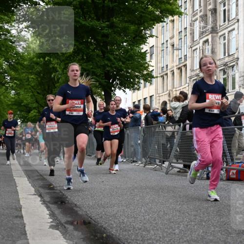 14.06.2026 - REWE Women's Run J. Mangold http://msf.ph/oto/9759479 14.06.2026 11:01:36 Ziel 5022, 5052, 5053, 5056, 5059, 5092, 5141, 5160, 5213, 5241, 5520, 5586, 5641, 5659, 5720, 5721, 5776, 5917, 5921 meine-sportfotos.de