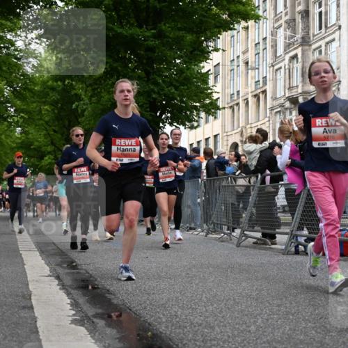 14.06.2026 - REWE Women's Run J. Mangold http://msf.ph/oto/9759481 14.06.2026 11:01:36 Ziel 5022, 5052, 5053, 5056, 5059, 5092, 5141, 5160, 5213, 5241, 5520, 5586, 5641, 5659, 5720, 5721, 5776, 5917, 5921 meine-sportfotos.de