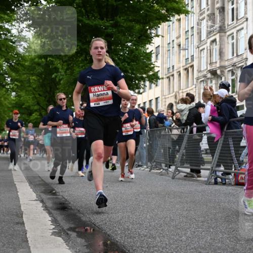 14.06.2026 - REWE Women's Run J. Mangold http://msf.ph/oto/9759483 14.06.2026 11:01:36 Ziel 5022, 5052, 5053, 5056, 5059, 5092, 5141, 5160, 5213, 5241, 5520, 5586, 5641, 5659, 5720, 5721, 5776, 5917, 5921 meine-sportfotos.de