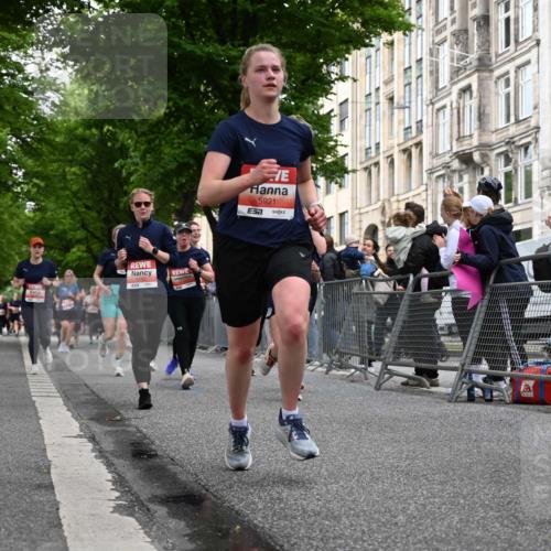 14.06.2026 - REWE Women's Run J. Mangold http://msf.ph/oto/9759486 14.06.2026 11:01:36 Ziel 5022, 5052, 5053, 5056, 5059, 5092, 5141, 5160, 5213, 5241, 5520, 5586, 5641, 5659, 5720, 5721, 5776, 5917, 5921 meine-sportfotos.de