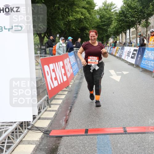 14.06.2026 - REWE Women's Run Strokosch-Dieckow http://msf.ph/oto/9759492 14.06.2026 11:18:04 Ziel 5577 meine-sportfotos.de