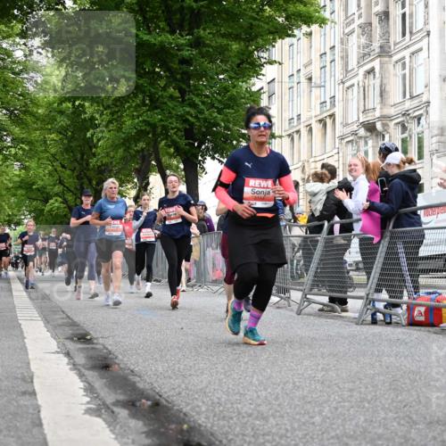14.06.2026 - REWE Women's Run J. Mangold http://msf.ph/oto/9759517 14.06.2026 11:01:41 Ziel 5121, 5141, 5160, 5170, 5194, 5213, 5241, 5343, 5398, 5410, 5456, 5518, 5520, 5546, 5586, 5607, 5609, 5641, 5659, 5776, 5917 meine-sportfotos.de