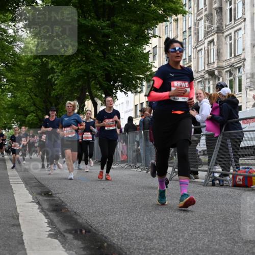 14.06.2026 - REWE Women's Run J. Mangold http://msf.ph/oto/9759522 14.06.2026 11:01:42 Ziel 5121, 5141, 5160, 5170, 5194, 5213, 5241, 5343, 5398, 5410, 5456, 5518, 5520, 5546, 5586, 5607, 5609, 5641, 5659, 5853, 5917, 5992 meine-sportfotos.de