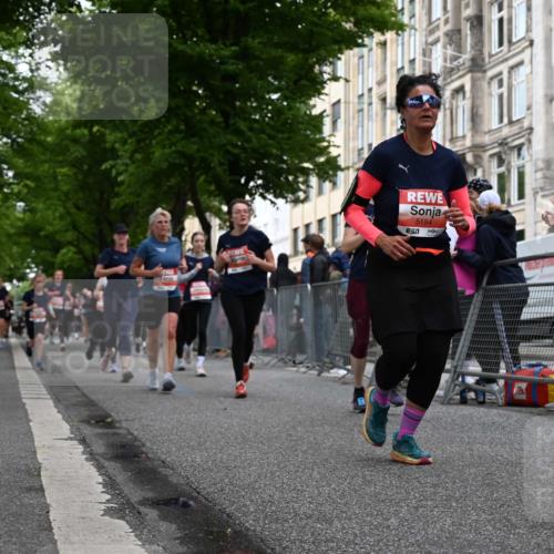 14.06.2026 - REWE Women's Run J. Mangold http://msf.ph/oto/9759524 14.06.2026 11:01:42 Ziel 5121, 5141, 5160, 5170, 5194, 5213, 5241, 5343, 5398, 5410, 5456, 5518, 5520, 5546, 5586, 5607, 5609, 5641, 5659, 5853, 5917, 5992 meine-sportfotos.de