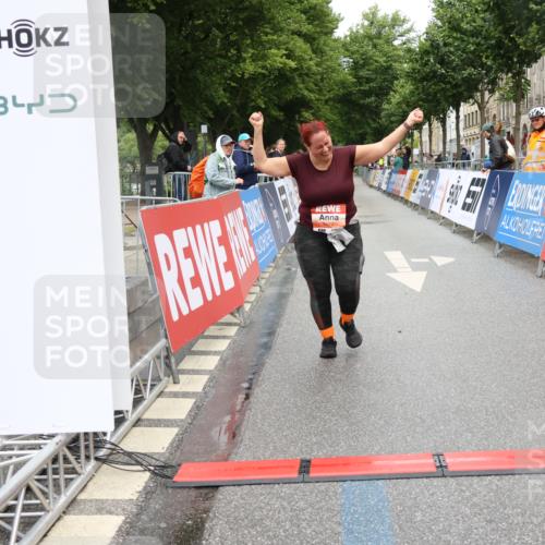14.06.2026 - REWE Women's Run Strokosch-Dieckow http://msf.ph/oto/9759527 14.06.2026 11:18:04 Ziel 5577 meine-sportfotos.de
