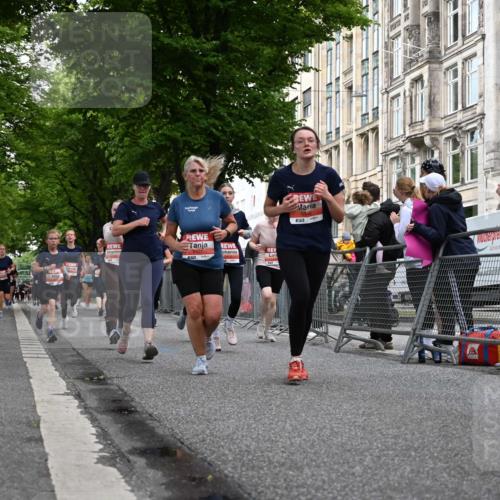 14.06.2026 - REWE Women's Run J. Mangold http://msf.ph/oto/9759531 14.06.2026 11:01:43 Ziel 5121, 5141, 5160, 5170, 5194, 5213, 5241, 5343, 5398, 5410, 5456, 5518, 5520, 5546, 5586, 5607, 5609, 5610, 5641, 5659, 5853, 5917, 5992 meine-sportfotos.de
