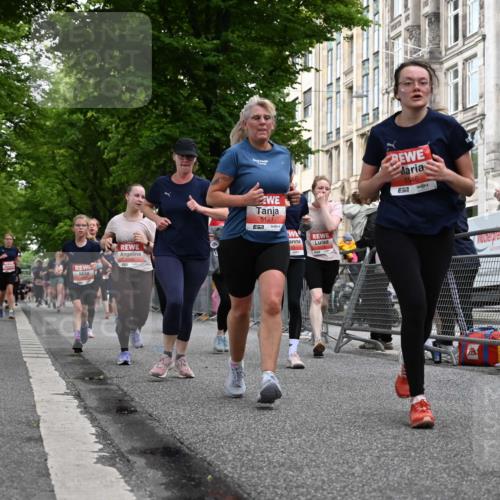 14.06.2026 - REWE Women's Run J. Mangold http://msf.ph/oto/9759541 14.06.2026 11:01:44 Ziel 5121, 5170, 5194, 5241, 5343, 5398, 5410, 5456, 5518, 5546, 5586, 5607, 5609, 5610, 5641, 5659, 5853, 5917, 5992 meine-sportfotos.de