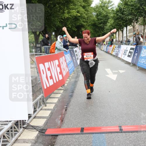 14.06.2026 - REWE Women's Run Strokosch-Dieckow http://msf.ph/oto/9759542 14.06.2026 11:18:04 Ziel 5577 meine-sportfotos.de