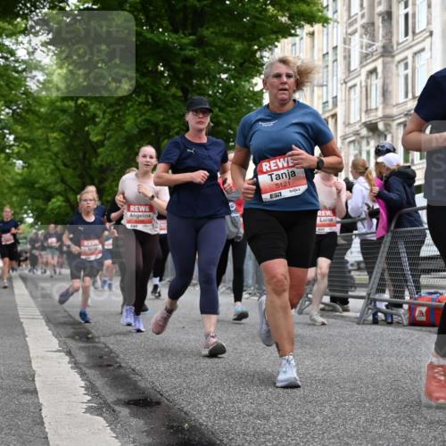 14.06.2026 - REWE Women's Run J. Mangold http://msf.ph/oto/9759545 14.06.2026 11:01:44 Ziel 5121, 5170, 5194, 5241, 5343, 5398, 5410, 5456, 5518, 5546, 5586, 5607, 5609, 5610, 5641, 5659, 5853, 5917, 5992 meine-sportfotos.de