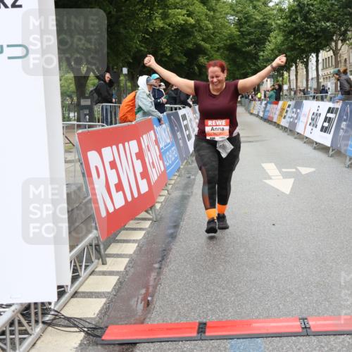 14.06.2026 - REWE Women's Run Strokosch-Dieckow http://msf.ph/oto/9759556 14.06.2026 11:18:04 Ziel 5577 meine-sportfotos.de