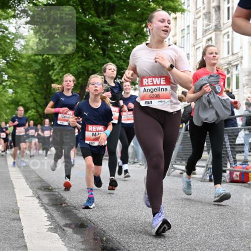 14.06.2026 - REWE Women's Run J. Mangold http://msf.ph/oto/9759558 14.06.2026 11:01:46 Ziel 5121, 5170, 5194, 5343, 5398, 5410, 5456, 5514, 5518, 5546, 5607, 5609, 5610, 5853, 5865, 5992, 6060 meine-sportfotos.de