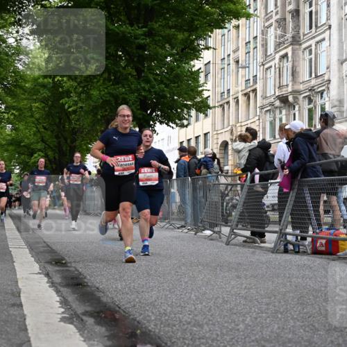 14.06.2026 - REWE Women's Run J. Mangold http://msf.ph/oto/9759575 14.06.2026 11:01:48 Ziel 5049, 5121, 5170, 5343, 5398, 5410, 5456, 5514, 5546, 5601, 5607, 5609, 5610, 5853, 5865, 5882, 5992, 6060 meine-sportfotos.de