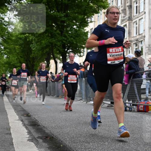 14.06.2026 - REWE Women's Run J. Mangold http://msf.ph/oto/9759586 14.06.2026 11:01:50 Ziel 5049, 5170, 5310, 5398, 5410, 5456, 5514, 5601, 5607, 5609, 5610, 5853, 5865, 5882, 5992, 6060 meine-sportfotos.de