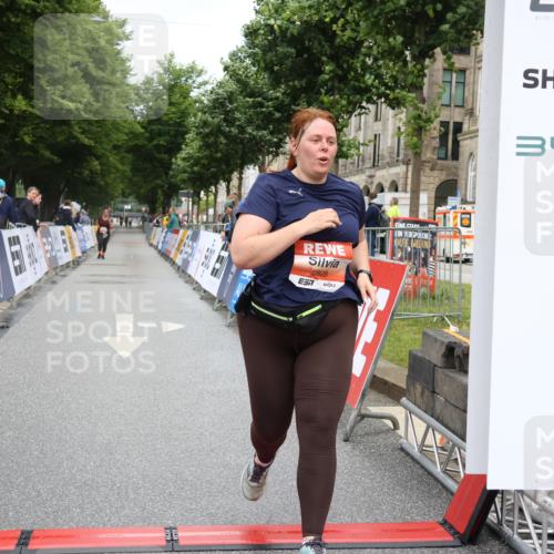 14.06.2026 - REWE Women's Run Strokosch-Dieckow http://msf.ph/oto/9759592 14.06.2026 11:17:49 Ziel 5878 meine-sportfotos.de