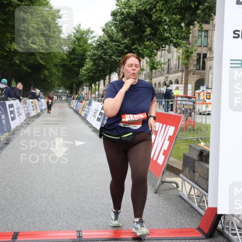14.06.2026 - REWE Women's Run Strokosch-Dieckow http://msf.ph/oto/9759606 14.06.2026 11:17:49 Ziel 5878 meine-sportfotos.de