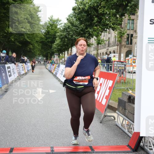 14.06.2026 - REWE Women's Run Strokosch-Dieckow http://msf.ph/oto/9759615 14.06.2026 11:17:49 Ziel 5878 meine-sportfotos.de