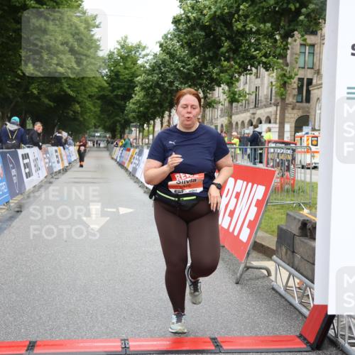 14.06.2026 - REWE Women's Run Strokosch-Dieckow http://msf.ph/oto/9759621 14.06.2026 11:17:49 Ziel 5878 meine-sportfotos.de
