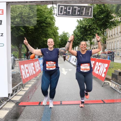 14.06.2026 - REWE Women's Run Strokosch-Dieckow http://msf.ph/oto/9759649 14.06.2026 11:17:39 Ziel 5220, 5655, 5711, 6062, 6071 meine-sportfotos.de