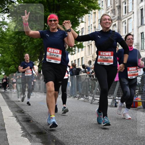 14.06.2026 - REWE Women's Run J. Mangold http://msf.ph/oto/9759653 14.06.2026 11:01:57 Ziel 5027, 5049, 5192, 5261, 5310, 5511, 5561, 5601, 5608, 5685, 5689, 5882 meine-sportfotos.de