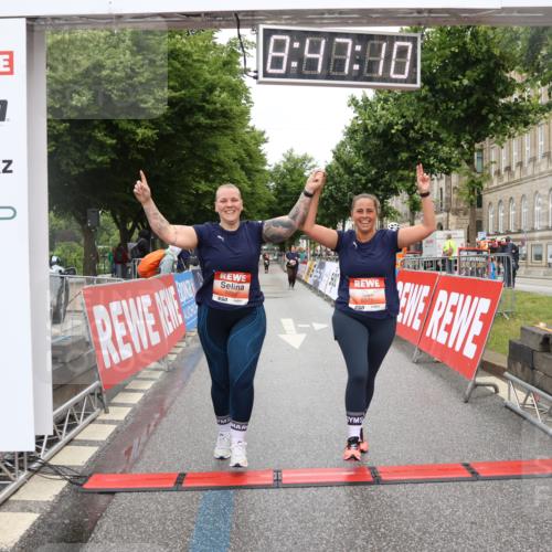 14.06.2026 - REWE Women's Run Strokosch-Dieckow http://msf.ph/oto/9759678 14.06.2026 11:17:39 Ziel 5220, 5655, 5711, 6062, 6071 meine-sportfotos.de