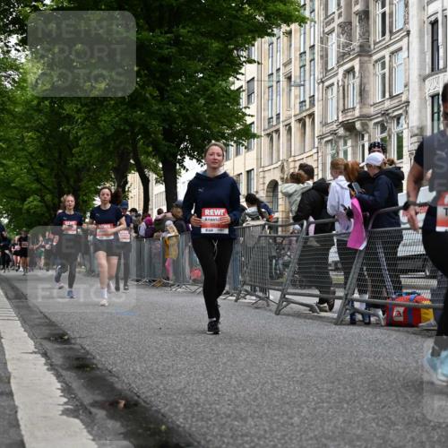 14.06.2026 - REWE Women's Run J. Mangold http://msf.ph/oto/9759682 14.06.2026 11:02:03 Ziel 5192, 5261, 5309, 5377, 5511, 5579, 5685, 5780, 5932 meine-sportfotos.de