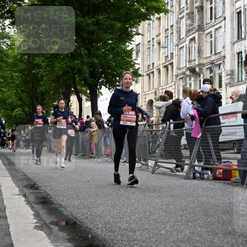 14.06.2026 - REWE Women's Run J. Mangold http://msf.ph/oto/9759686 14.06.2026 11:02:03 Ziel 5192, 5261, 5309, 5377, 5511, 5579, 5685, 5780, 5932 meine-sportfotos.de