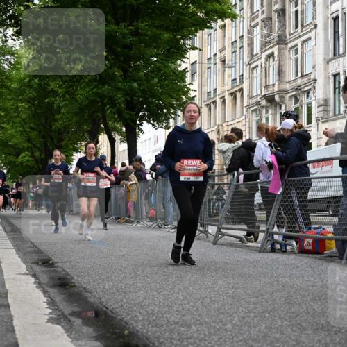 14.06.2026 - REWE Women's Run J. Mangold http://msf.ph/oto/9759688 14.06.2026 11:02:03 Ziel 5192, 5261, 5309, 5377, 5511, 5579, 5685, 5780, 5932 meine-sportfotos.de