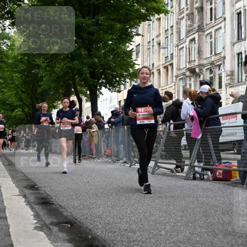 14.06.2026 - REWE Women's Run J. Mangold http://msf.ph/oto/9759690 14.06.2026 11:02:03 Ziel 5192, 5261, 5309, 5377, 5511, 5579, 5685, 5780, 5932 meine-sportfotos.de