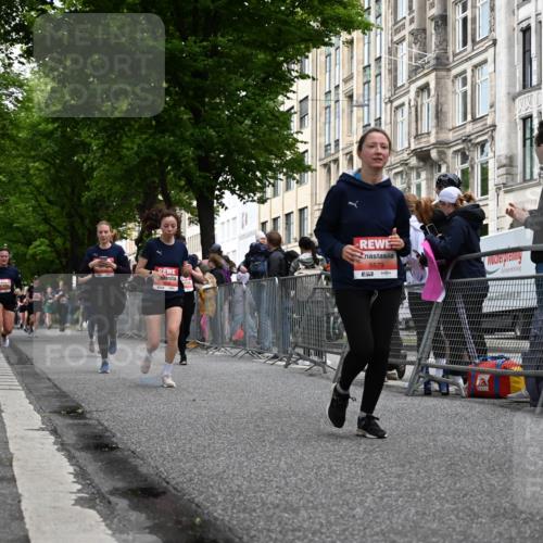 14.06.2026 - REWE Women's Run J. Mangold http://msf.ph/oto/9759697 14.06.2026 11:02:04 Ziel 5176, 5261, 5309, 5377, 5511, 5579, 5685, 5780, 5932 meine-sportfotos.de