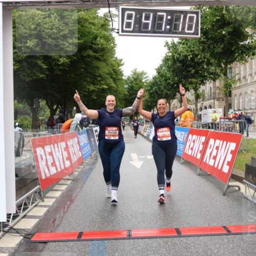 14.06.2026 - REWE Women's Run Strokosch-Dieckow http://msf.ph/oto/9759701 14.06.2026 11:17:38 Ziel 5220, 5655, 5711, 6062, 6071 meine-sportfotos.de
