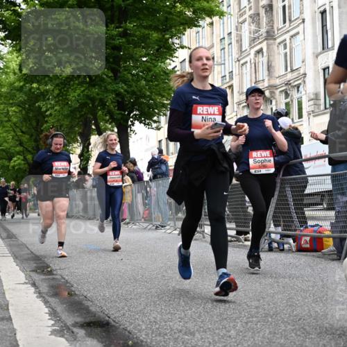 14.06.2026 - REWE Women's Run J. Mangold http://msf.ph/oto/9759716 14.06.2026 11:02:07 Ziel 5176, 5309, 5377, 5579, 5685, 5780, 5932 meine-sportfotos.de