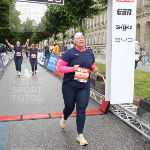 14.06.2026 - REWE Women's Run Strokosch-Dieckow http://msf.ph/oto/9759739 14.06.2026 11:17:36 Ziel 5220, 5655, 5711, 6062, 6071 meine-sportfotos.de