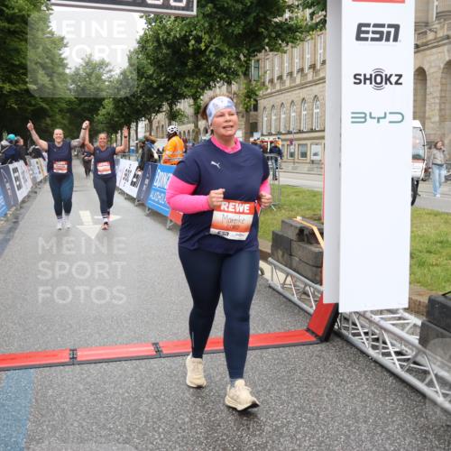 14.06.2026 - REWE Women's Run Strokosch-Dieckow http://msf.ph/oto/9759755 14.06.2026 11:17:36 Ziel 5220, 5655, 5711, 6062, 6071 meine-sportfotos.de