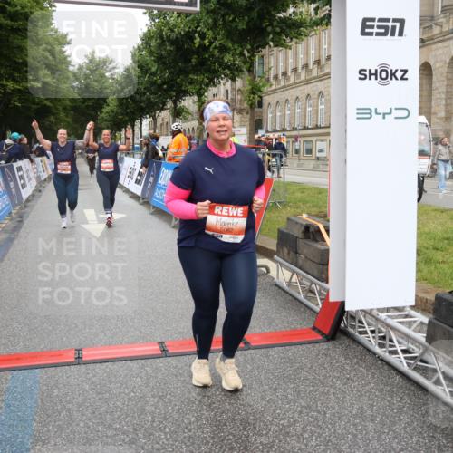 14.06.2026 - REWE Women's Run Strokosch-Dieckow http://msf.ph/oto/9759761 14.06.2026 11:17:36 Ziel 5220, 5655, 5711, 6062, 6071 meine-sportfotos.de