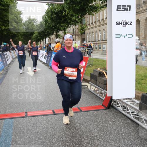 14.06.2026 - REWE Women's Run Strokosch-Dieckow http://msf.ph/oto/9759769 14.06.2026 11:17:36 Ziel 5220, 5655, 5711, 6062, 6071 meine-sportfotos.de