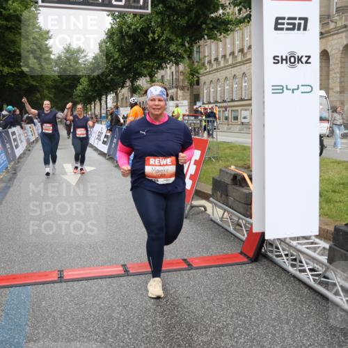 14.06.2026 - REWE Women's Run Strokosch-Dieckow http://msf.ph/oto/9759775 14.06.2026 11:17:36 Ziel 5220, 5655, 5711, 6062, 6071 meine-sportfotos.de