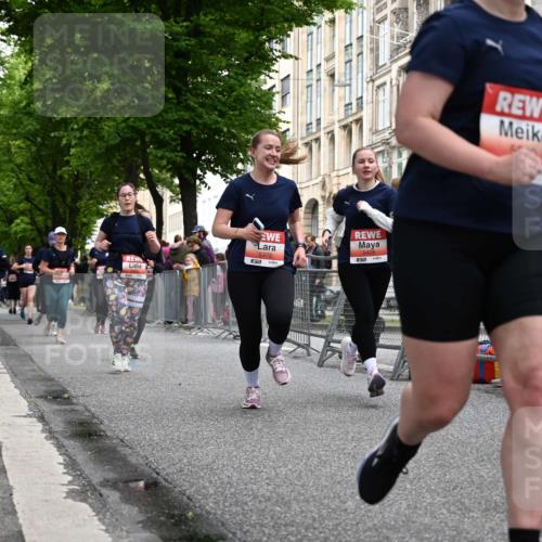 14.06.2026 - REWE Women's Run J. Mangold http://msf.ph/oto/9759811 14.06.2026 11:02:22 Ziel 5133, 5179, 5260, 5372, 5373, 5428, 5521, 5540, 5644, 5650, 5704, 5802, 5814, 5935 meine-sportfotos.de