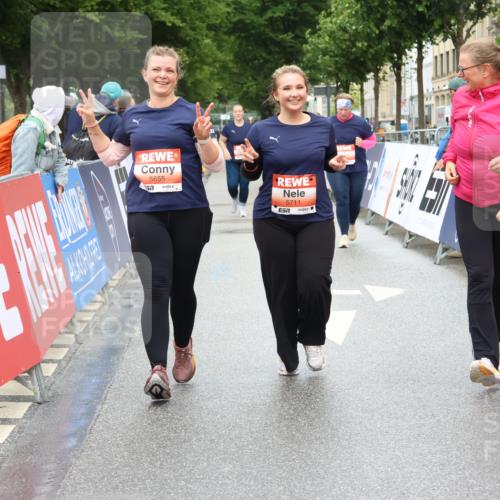 14.06.2026 - REWE Women's Run Strokosch-Dieckow http://msf.ph/oto/9759855 14.06.2026 11:17:30 Ziel 5655, 5711 meine-sportfotos.de