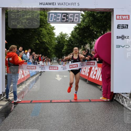 14.06.2026 - REWE Women's Run Strokosch-Dieckow http://msf.ph/oto/9759881 14.06.2026 09:36:19 Ziel 10051 meine-sportfotos.de