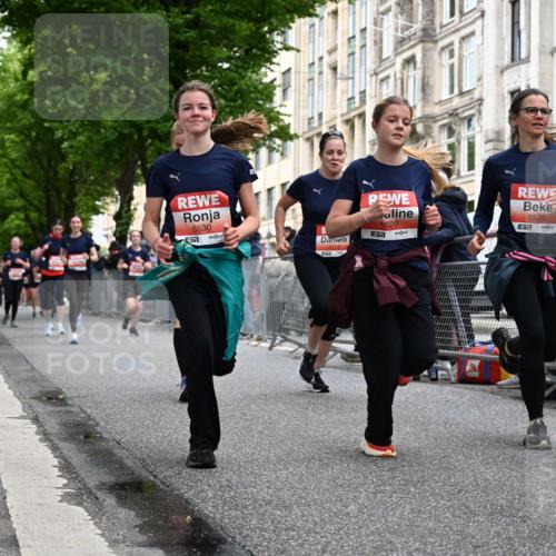 14.06.2026 - REWE Women's Run J. Mangold http://msf.ph/oto/9759893 14.06.2026 11:02:32 Ziel 5243, 5247, 5373, 5482, 5503, 5528, 5529, 5530, 5567, 5572, 5650, 5688, 5814, 5991, 6006 meine-sportfotos.de