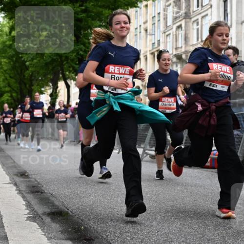 14.06.2026 - REWE Women's Run J. Mangold http://msf.ph/oto/9759895 14.06.2026 11:02:32 Ziel 5243, 5247, 5373, 5482, 5503, 5528, 5529, 5530, 5567, 5572, 5650, 5688, 5814, 5991, 6006 meine-sportfotos.de